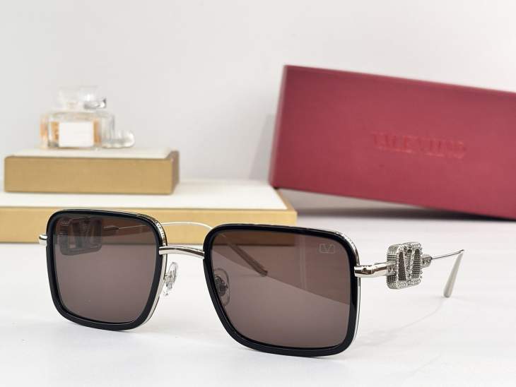 Picture of Valentino Sunglasses _SKUfw75760460fw